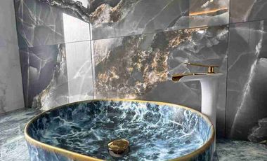 Venta de Casa de Lujo en Amable María, cerca del Colegio Eugenio Espejo y la clínica CIMA, Loja - Ecuador