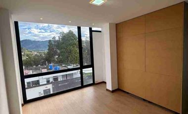 Venta de Casa de Lujo en Amable María, cerca del Colegio Eugenio Espejo y la clínica CIMA, Loja - Ecuador