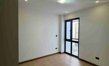 Venta de Casa de Lujo en Amable María, cerca del Colegio Eugenio Espejo y la clínica CIMA, Loja - Ecuador