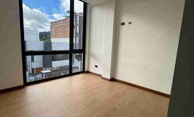 Venta de Casa de Lujo en Amable María, cerca del Colegio Eugenio Espejo y la clínica CIMA, Loja - Ecuador