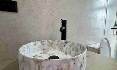 Venta de Casa de Lujo en Amable María, cerca del Colegio Eugenio Espejo y la clínica CIMA, Loja - Ecuador