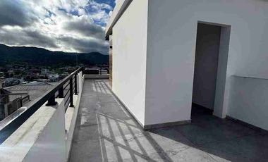 Venta de Casa de Lujo en Amable María, cerca del Colegio Eugenio Espejo y la clínica CIMA, Loja - Ecuador