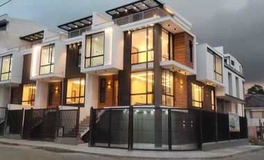 Venta de Casa de Lujo en Amable María, cerca del Colegio Eugenio Espejo y la clínica CIMA, Loja - Ecuador