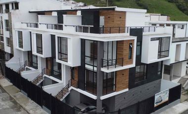 Venta de Casa de Lujo en Amable María, cerca del Colegio Eugenio Espejo y la clínica CIMA, Loja - Ecuador