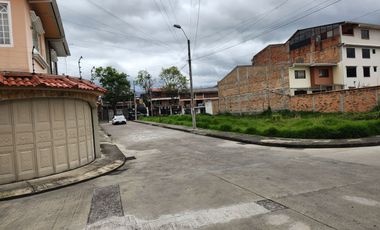 Casa en venta en urbanización muy cerca del Supermaxi Av. Don Bosco en Cuenca