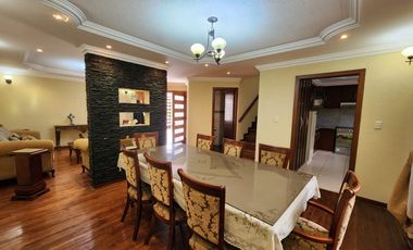 Casa en venta en urbanización muy cerca del Supermaxi Av. Don Bosco en Cuenca