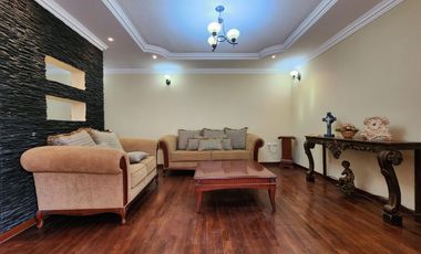 Casa en venta en urbanización muy cerca del Supermaxi Av. Don Bosco en Cuenca