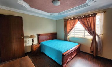 Casa en venta en urbanización muy cerca del Supermaxi Av. Don Bosco en Cuenca