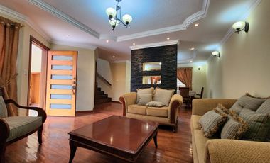 Casa en venta en urbanización muy cerca del Supermaxi Av. Don Bosco en Cuenca