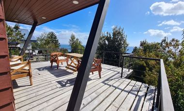 CASA CON VISTA Y ACCESO AL LAGO