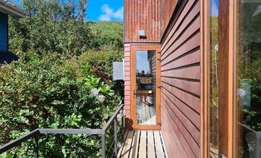 CASA CON VISTA Y ACCESO AL LAGO