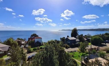 CASA CON VISTA Y ACCESO AL LAGO