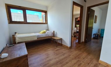 CASA CON VISTA Y ACCESO AL LAGO