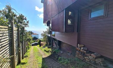 CASA CON VISTA Y ACCESO AL LAGO