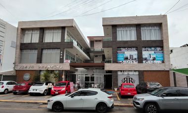 Locales desde 48 m² en Plaza Palmeras en el Fracc. Jardines de Virginia