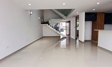 VENTA ESPECTACULAR con ROOF XARAMÁ Residencial, CENTRICO.