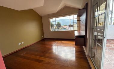 Casa independiente de venta sector la armenia con cuatro dormitorios