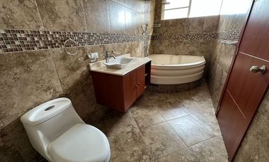 Casa independiente de venta sector la armenia con cuatro dormitorios