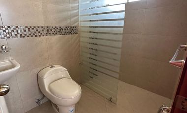 Casa independiente de venta sector la armenia con cuatro dormitorios