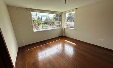 Casa independiente de venta sector la armenia con cuatro dormitorios