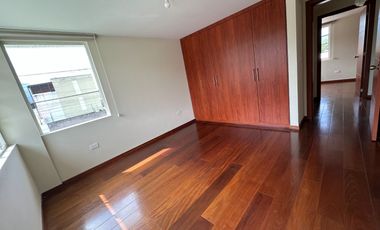 Casa independiente de venta sector la armenia con cuatro dormitorios