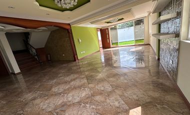 Casa independiente de venta sector la armenia con cuatro dormitorios