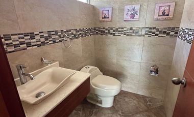 Casa independiente de venta sector la armenia con cuatro dormitorios