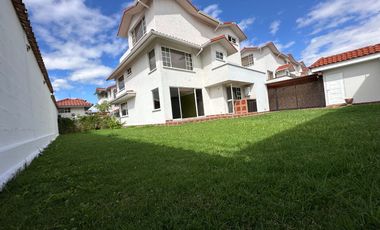 Casa independiente de venta sector la armenia con cuatro dormitorios