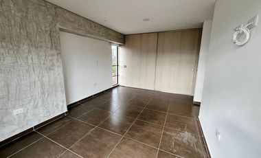 Se vende apartamento en Álamos Pereira con permiso para Airbnb en lujoso edificio.