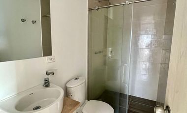 Se vende apartamento en Álamos Pereira con permiso para Airbnb en lujoso edificio.