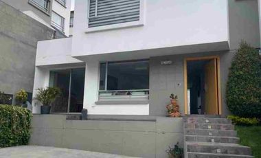 OPORTUNIDAD Casa amplia de lujo con 4 habitaciones 289 metros de construcción en excelente urbanizacion balcon del norte con seguridad 24 horas