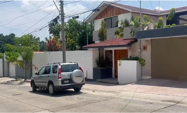Rta arbide casa $28mil amplia casi esq.b. Algeciras solo p/officinas,comercio, consultorios,etc.4 recam c/u baño y vestidor cto lavado/ y servicio