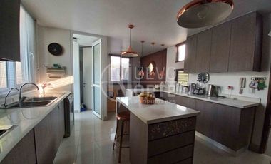 IMPECABLE CASA EN CHAMISDERO A SÓLO 10 MINUTOS DE VITACURA