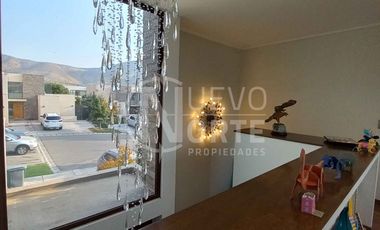IMPECABLE CASA EN CHAMISDERO A SÓLO 10 MINUTOS DE VITACURA