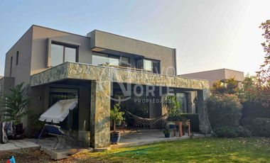 IMPECABLE CASA EN CHAMISDERO A SÓLO 10 MINUTOS DE VITACURA