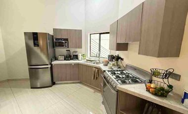 VENTA CASA EN RINCONES DE SAN MARCOS(RINCONADA DE SAN MARCOS)FRENTE A PARQUE. 3 RECAMARAS Y UN DEPTO. INDEPEN. 425M2 C. TOTALMENTE REMODELADA Y EQUIPADA.