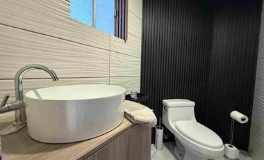 VENTA CASA EN RINCONES DE SAN MARCOS(RINCONADA DE SAN MARCOS)FRENTE A PARQUE. 3 RECAMARAS Y UN DEPTO. INDEPEN. 425M2 C. TOTALMENTE REMODELADA Y EQUIPADA.