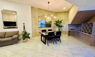 VENTA CASA EN RINCONES DE SAN MARCOS(RINCONADA DE SAN MARCOS)FRENTE A PARQUE. 3 RECAMARAS Y UN DEPTO. INDEPEN. 425M2 C. TOTALMENTE REMODELADA Y EQUIPADA.