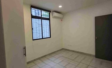Miraflores : en alquiler departamento de 120 mts , 3 habitaciones y parqueo con puerta eléctrica