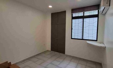Miraflores : en alquiler departamento de 120 mts , 3 habitaciones y parqueo con puerta eléctrica