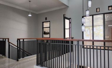 RUMAH TINGGAL MODERN SPLIT LEVEL BARU RENOVASI DI SETIABUDI REGENCY KAWASAN BANDUNG UTARA
