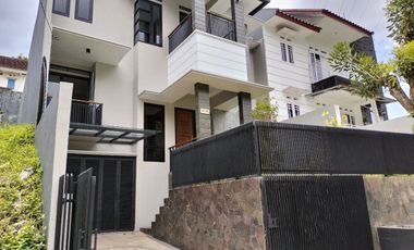 RUMAH TINGGAL MODERN SPLIT LEVEL BARU RENOVASI DI SETIABUDI REGENCY KAWASAN BANDUNG UTARA