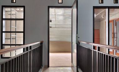 RUMAH TINGGAL MODERN SPLIT LEVEL BARU RENOVASI DI SETIABUDI REGENCY KAWASAN BANDUNG UTARA