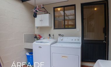 Casa independiente en Río Amarillo con 5 dormitorios, jacuzzi y amplio terreno de 522 m²