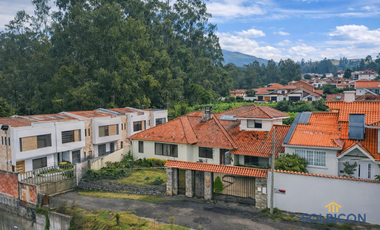 Casa independiente en Río Amarillo con 5 dormitorios, jacuzzi y amplio terreno de 522 m²