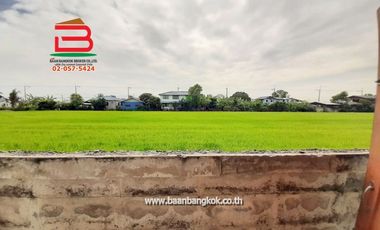 บ้านเดี่ยว 1 ชั้น หลังริม หมู่บ้าน สวนธนพร ลำลูกกา คลอง8 เนื้อที่ 60 ตรว. ถนนลำลูกกา อ.ลำลูกกา ปทุมธานี