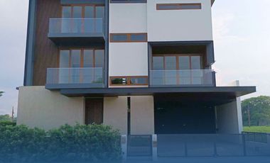 5 BEDROOM HOUSE AND LOT IN ALABANG WEST