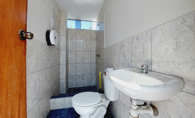 SE VENDE CASA DE 3 PISOS EN ESQUINA, FRENTE A PLAZA LA FLORESTA, CERCA A LA PLAZA PÉREZ GAMBOA, IDEAL PARA CASA FAMILIAR, NEGOCIO O DE DEPARTAMENTOS