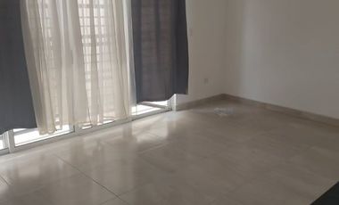 Hermosa casa de 3 niveles en RENTA
