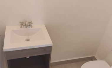 Hermosa casa de 3 niveles en RENTA